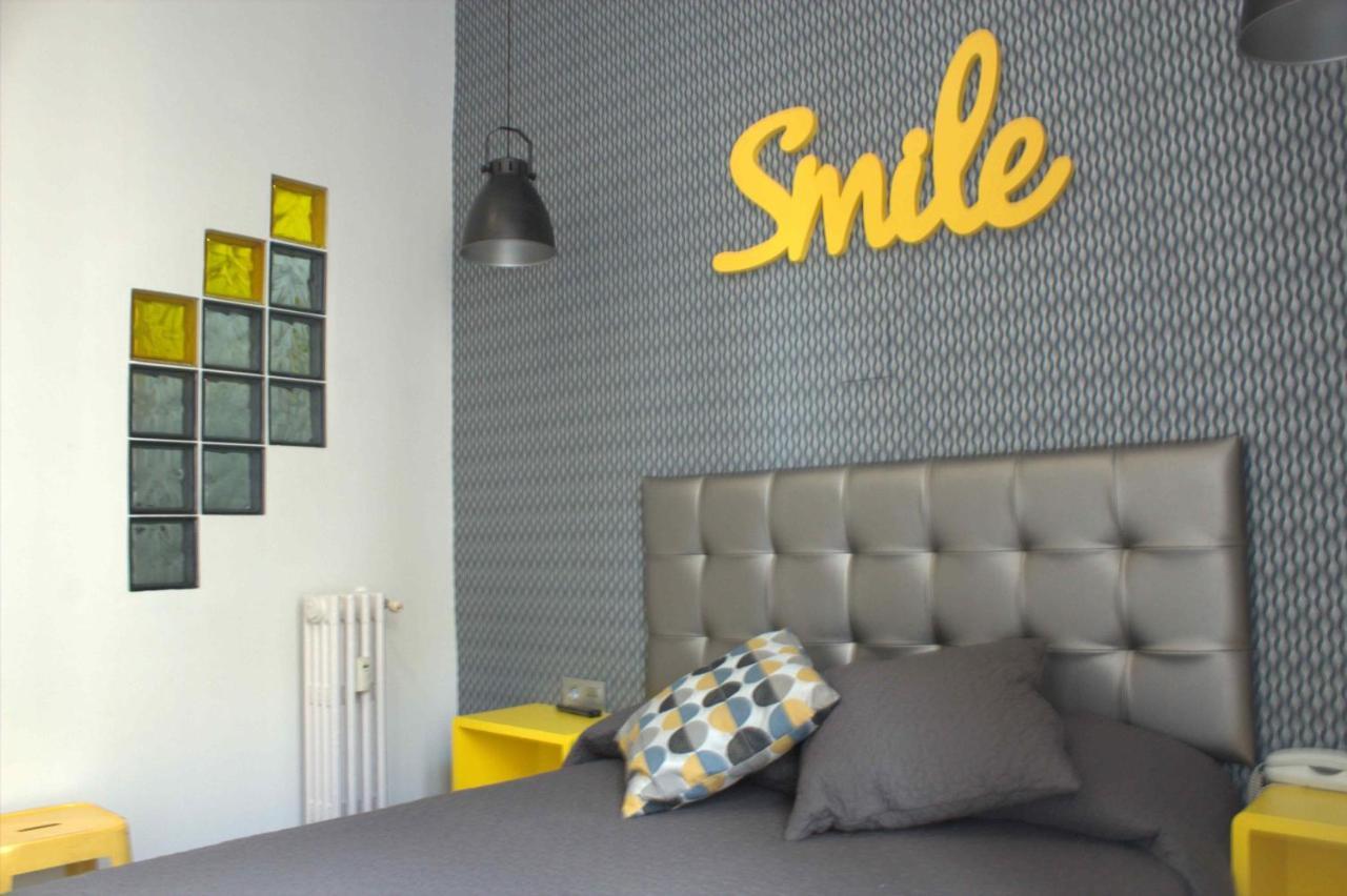 Hostal Lauria Madrid Luaran gambar