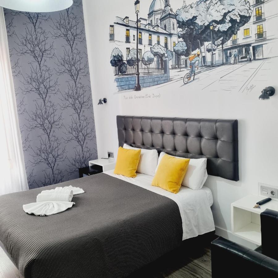 Hostal Lauria Madrid Luaran gambar