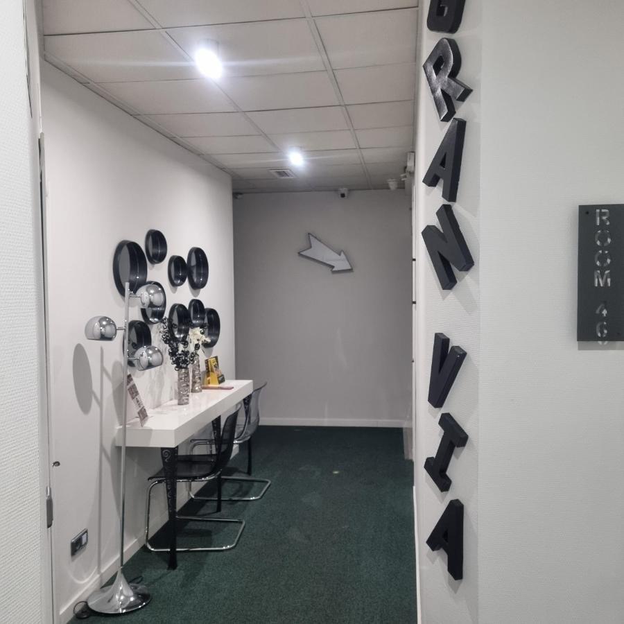 Hostal Lauria Madrid Luaran gambar