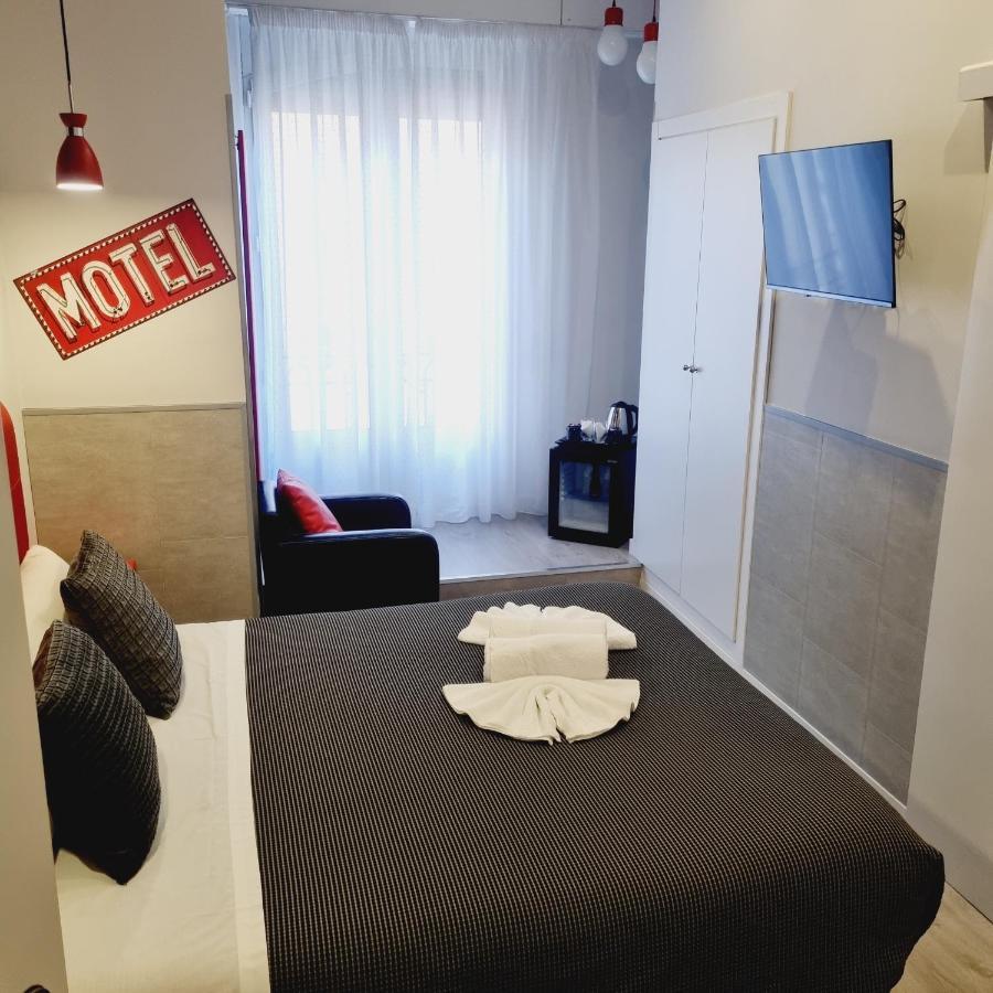 Hostal Lauria Madrid Luaran gambar