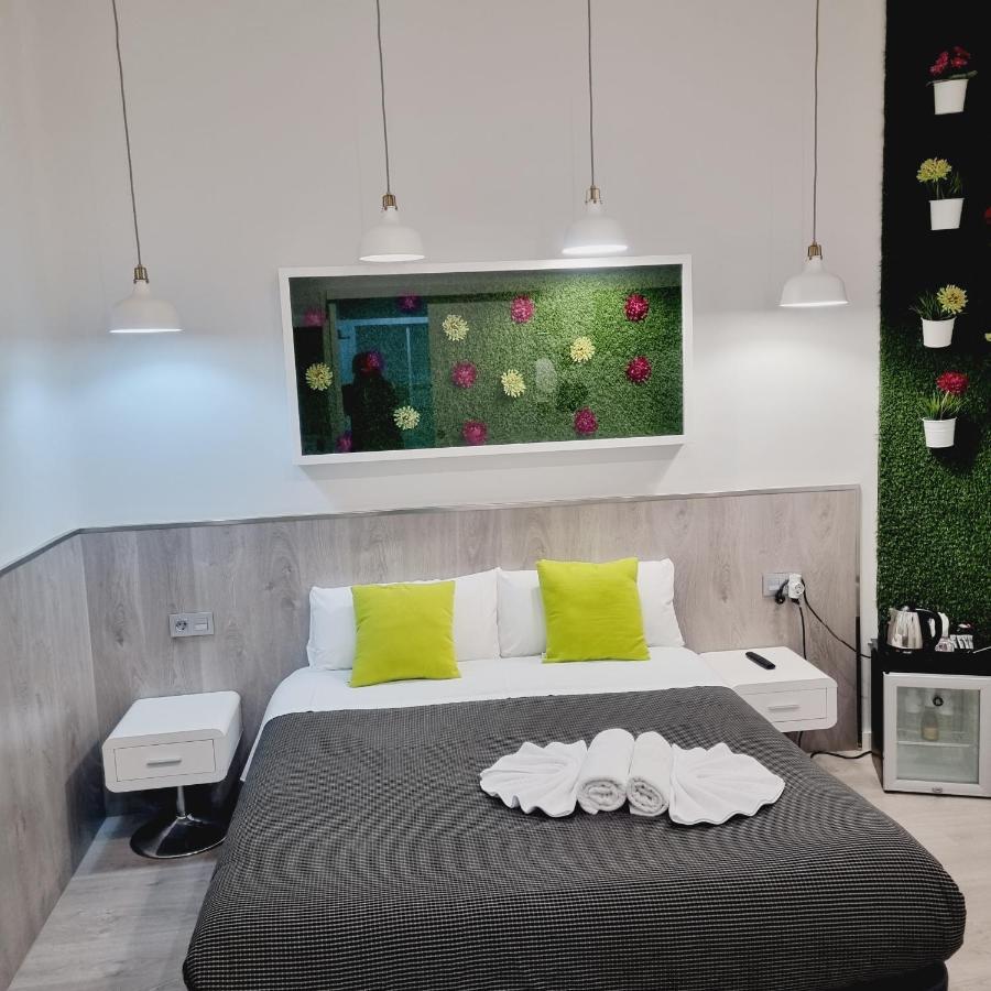 Hostal Lauria Madrid Luaran gambar