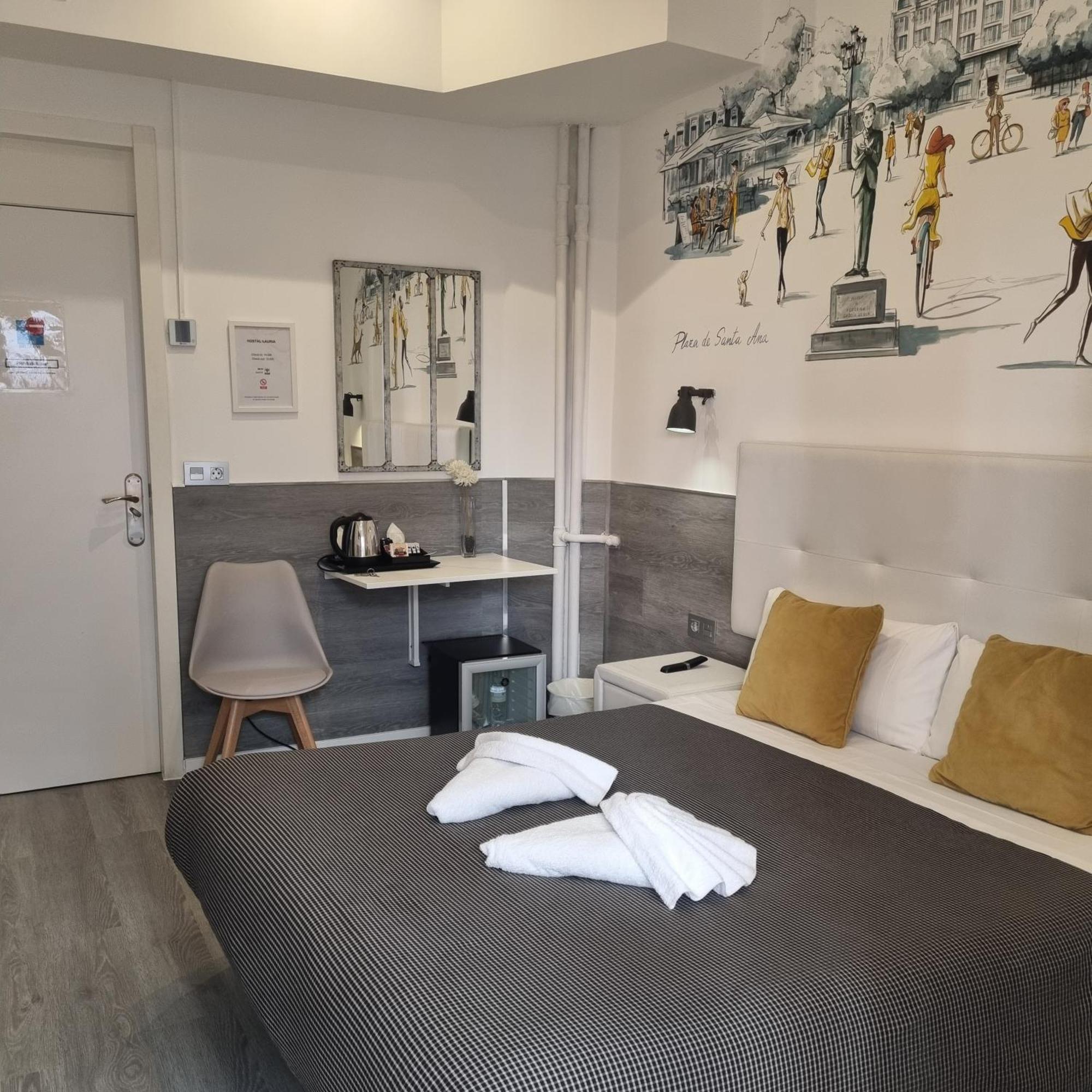 Hostal Lauria Madrid Luaran gambar