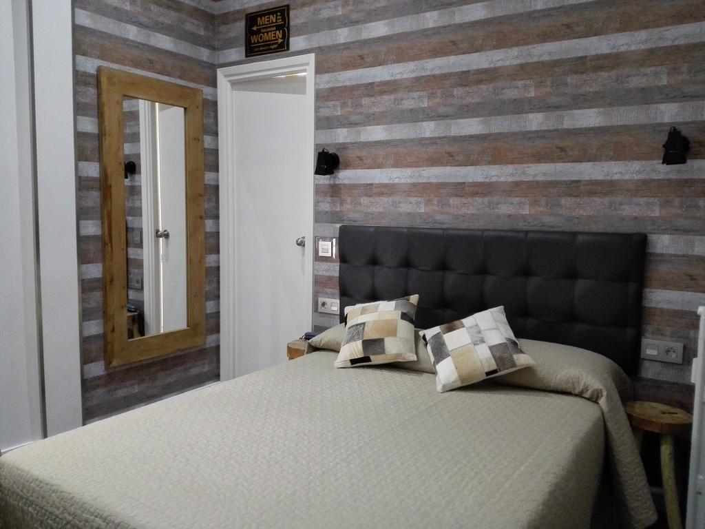 Hostal Lauria Madrid Luaran gambar