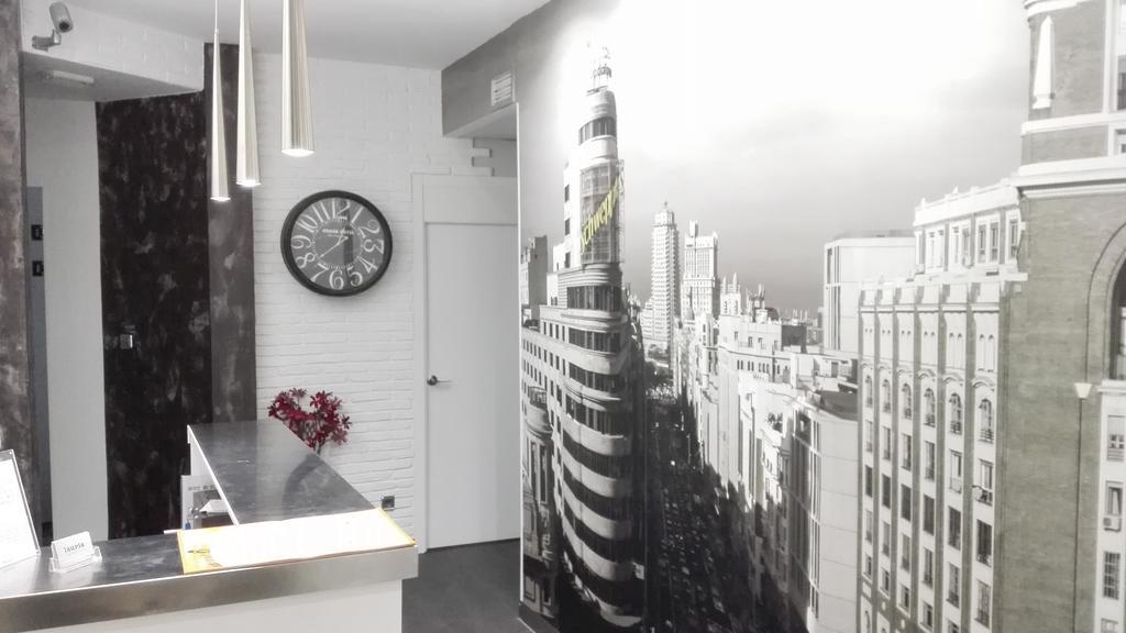 Hostal Lauria Madrid Luaran gambar