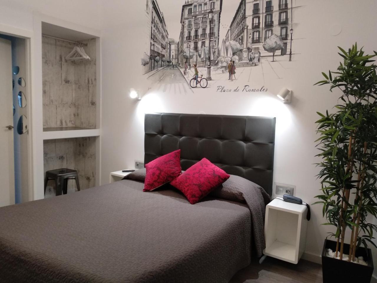 Hostal Lauria Madrid Luaran gambar