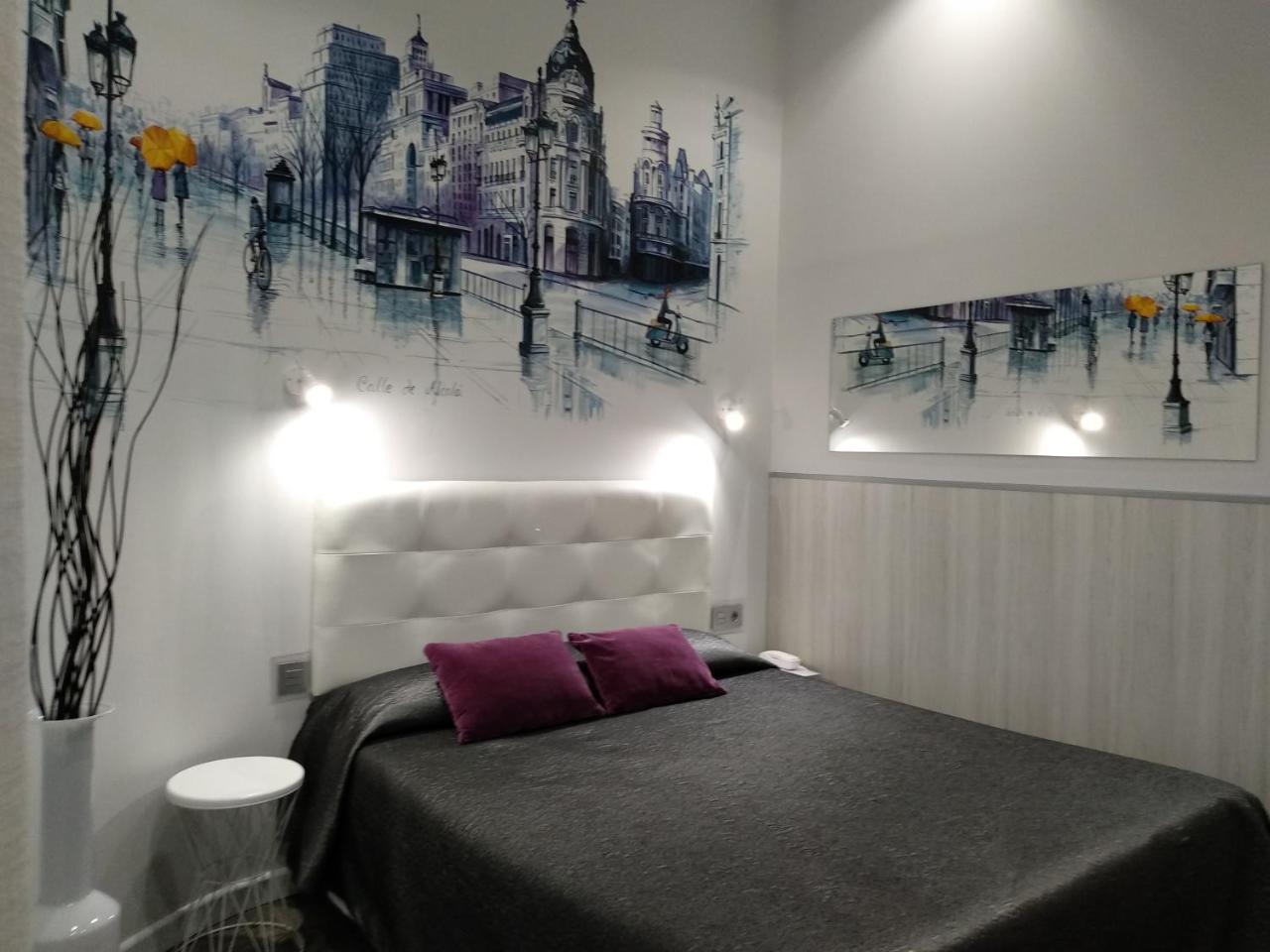 Hostal Lauria Madrid Luaran gambar
