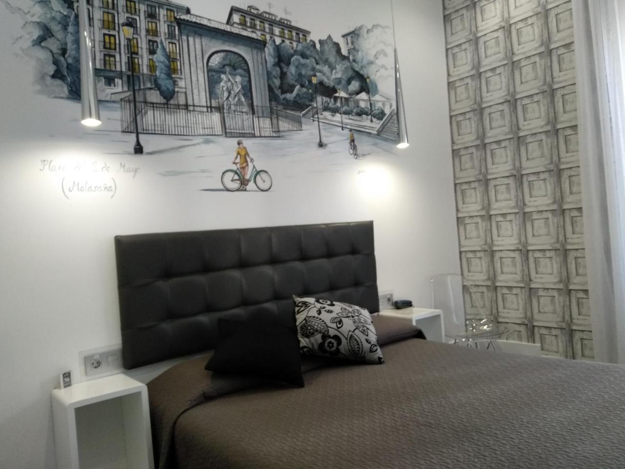 Hostal Lauria Madrid Luaran gambar